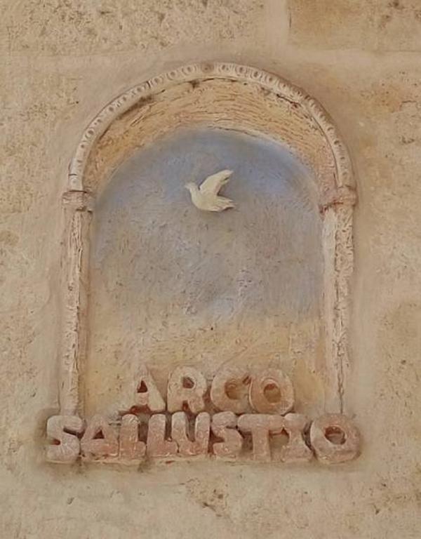 Arco Sallustio Monopoli Exterior photo